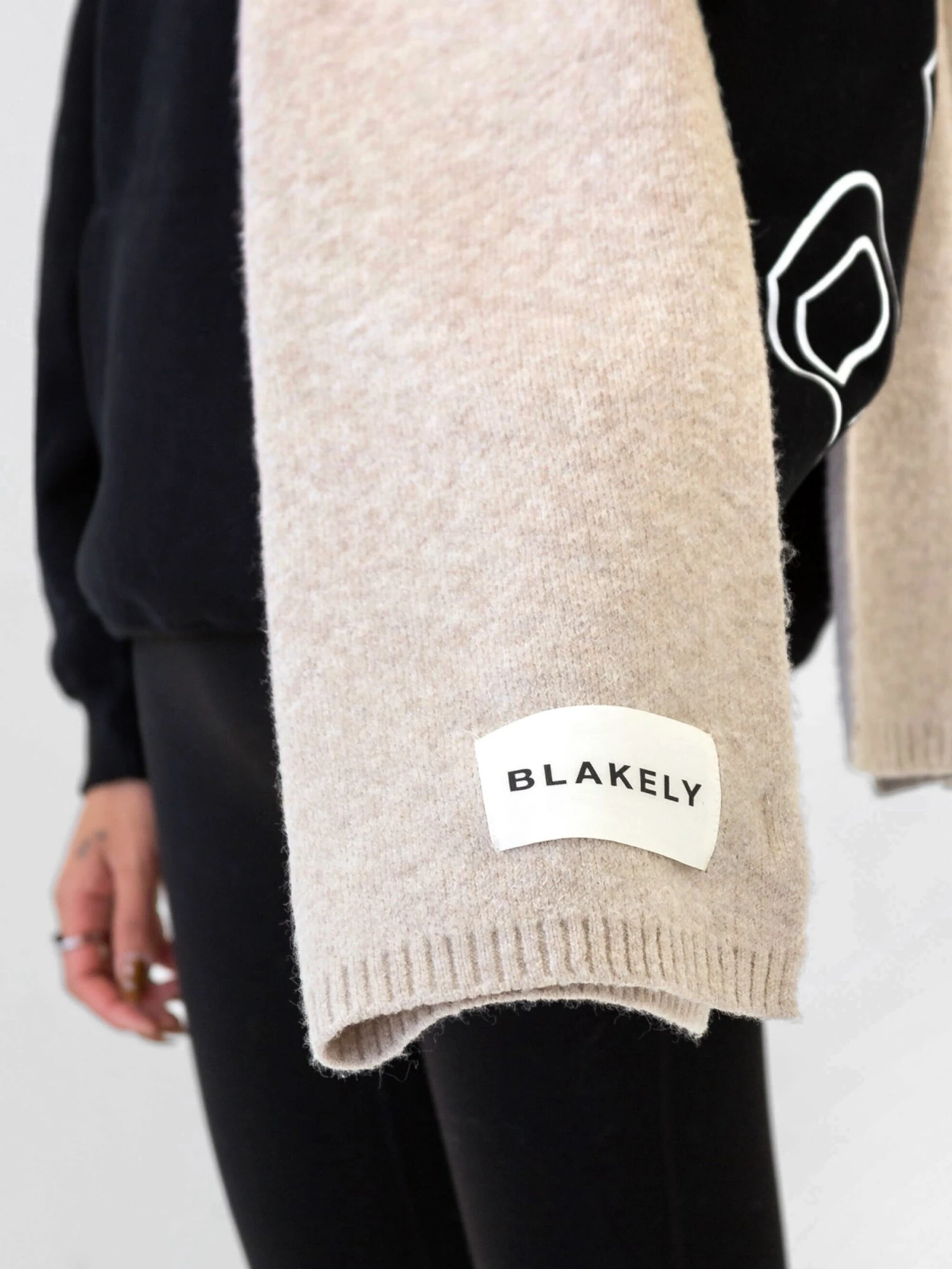 Label Knitted Scarf - Toasted Taupe Label Knitted Scarf - Toasted Taupe -BLAKELY CLOTHING SHOP 133BEIGE 01D