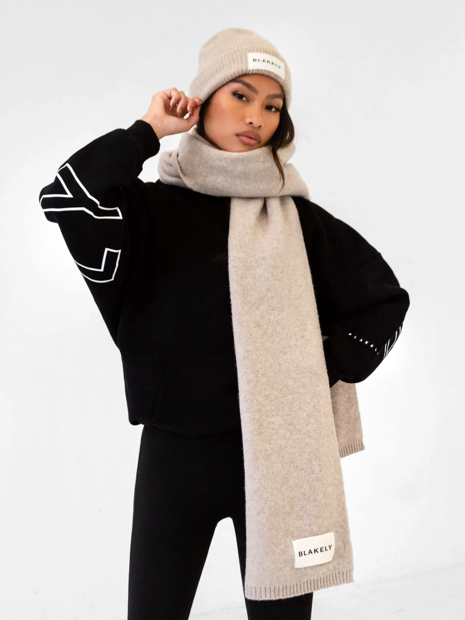 Label Knitted Scarf - Toasted Taupe Label Knitted Scarf - Toasted Taupe -BLAKELY CLOTHING SHOP 133BEIGE 02LEADD