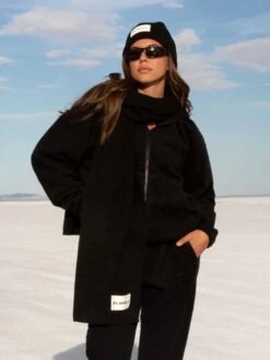 Label Knitted Scarf - Black -BLAKELY CLOTHING SHOP 133blackD