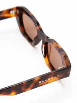 Alexa Sunglasses - Tortoiseshell 6 Alexa Sunglasses - Tortoiseshell -BLAKELY CLOTHING SHOP 22036SALEXATORTOISESHELLD 4