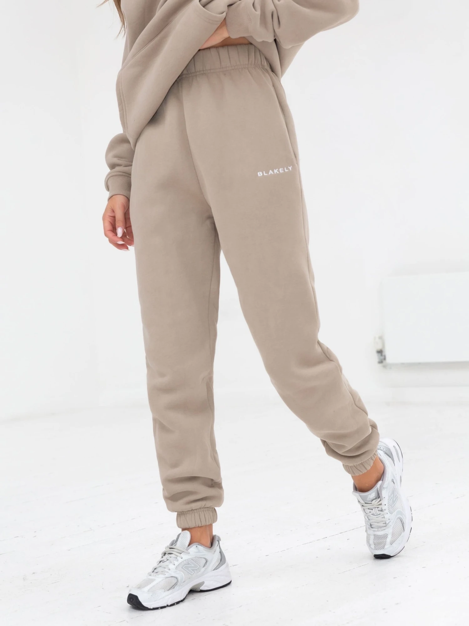 Series Sweatpants - Washed Khaki Series Sweatpants - Washed Khaki -BLAKELY CLOTHING SHOP edit224AWBrown 06LEADD